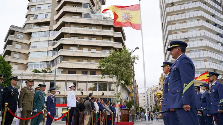 Izado de la bandera de España