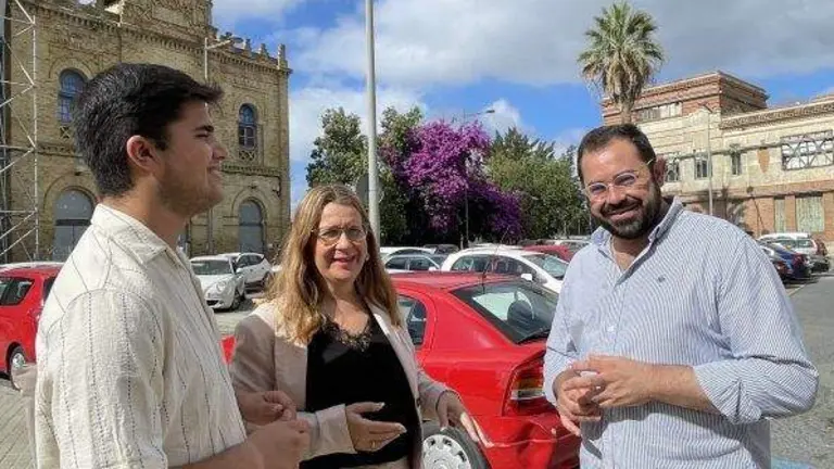 Rosa Tirador, ante la antigua estación que será sede de la nueva Diputación