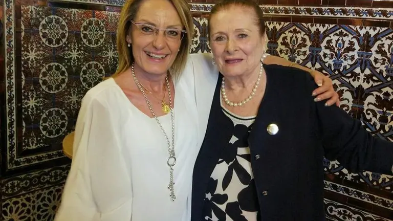 PORTADA CON MATILDE CORAL