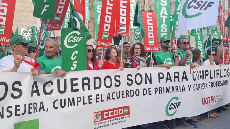 Concentraci&oacute;n sindical en v&iacute;speras de la huelga