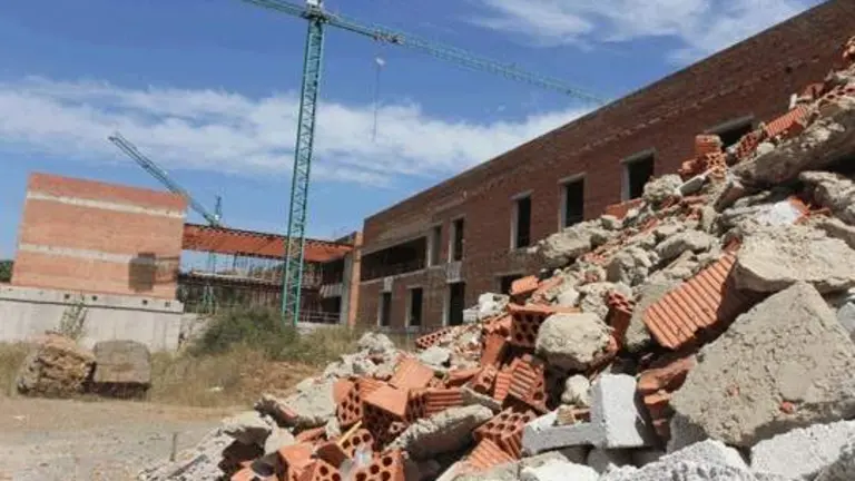 Estado de abandono de las obras del hospital de Aracena