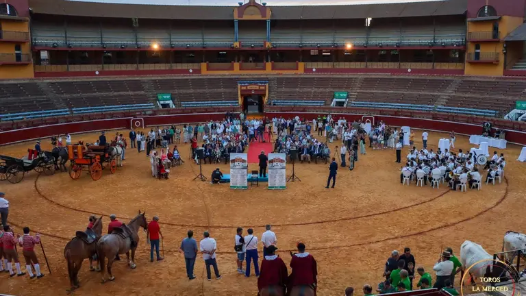 Presentación de carteles en la plaza de la Vega Larga