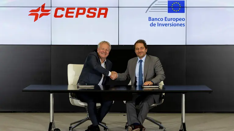 Cepsa CEO Maarten Wetselaar y Gilles Badot, director de Operaciones para Espa&ntilde;a y Portugal del BEI (1)