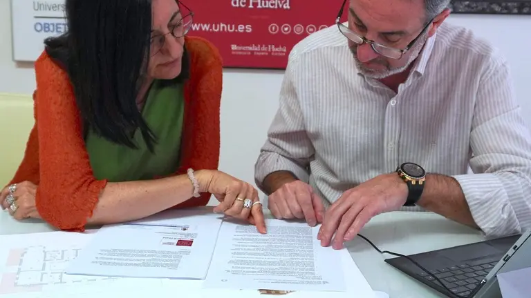 Revisi&oacute;n de los planos de la Casa Consejo