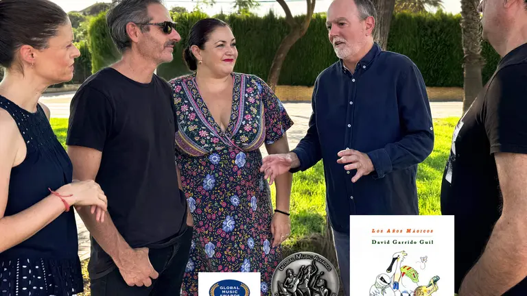 Garrido Guil, junto a su equipo