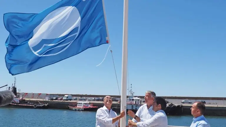 Izado de bandera puerto de Mazag&oacute;n
