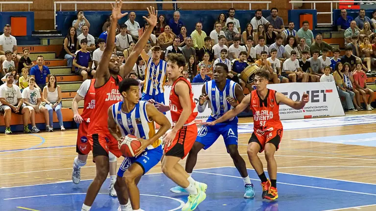 Un partido del Enrique Benítez en la LEB Plata.