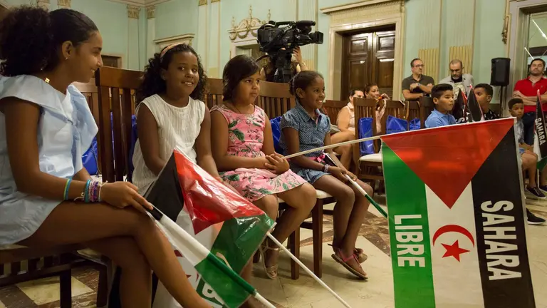 Recibimiento niños saharauis en el Ayuntamiento con Gabriel Cruz en la Alcaldía