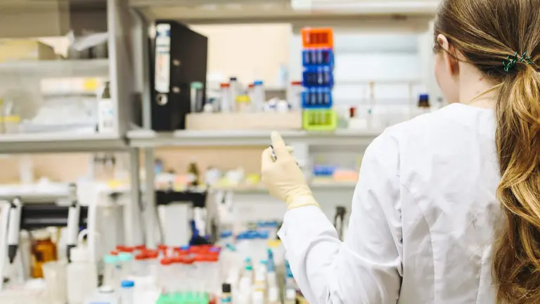 Laboratorio en la UHU