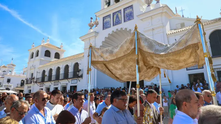 Acto en la aldea rociera
