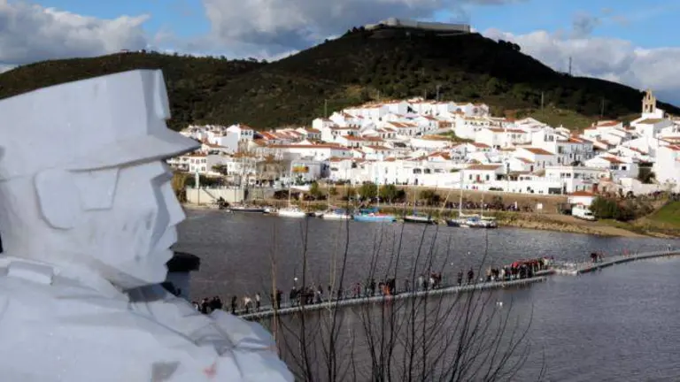 Imagen de Sanl&uacute;car de Guadiana tomada desde el vecino Alcoutim