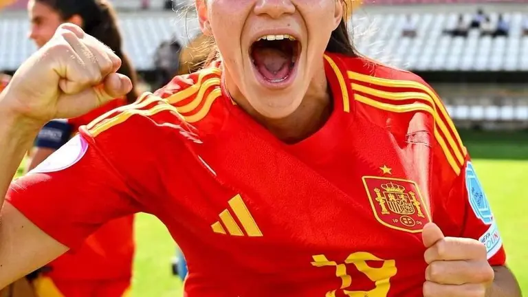 La ayamontina Bárbara López celebra su condición de Campeona de Europa.
