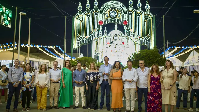 El equipo de Gobierno, anoche en la prueba del alumbrado