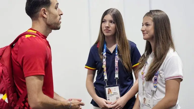 La Princesa de Asturias y la Infanta Sofía, hoy con Álvaro Robles.