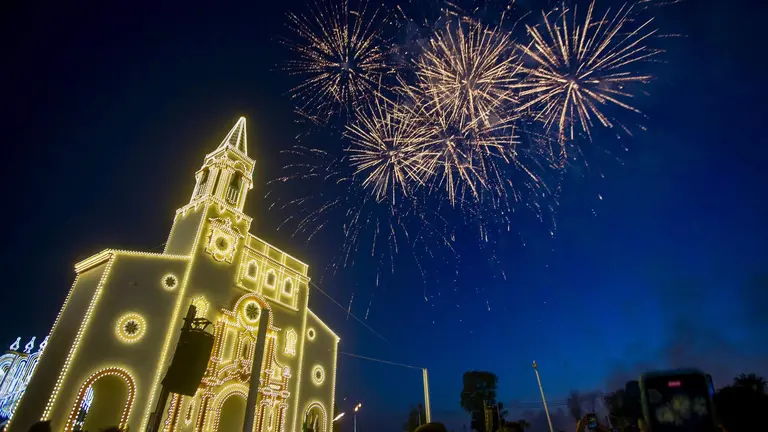 Inauguraci&oacute;n de las Colombinas, con la portada iluminada