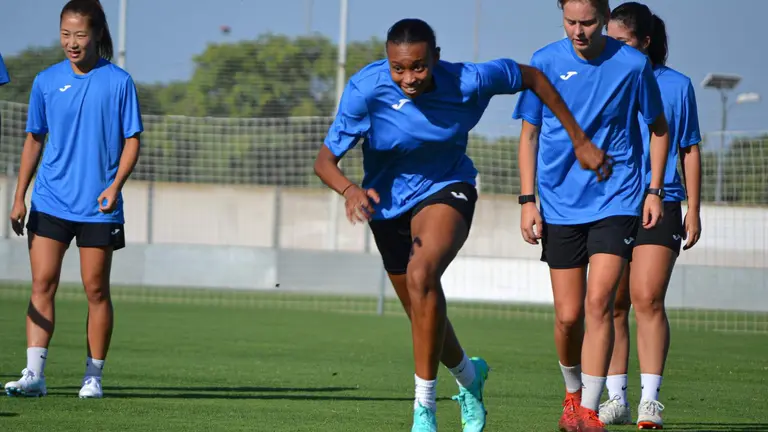 El primer entrenamiento del Sporting de Huelva.