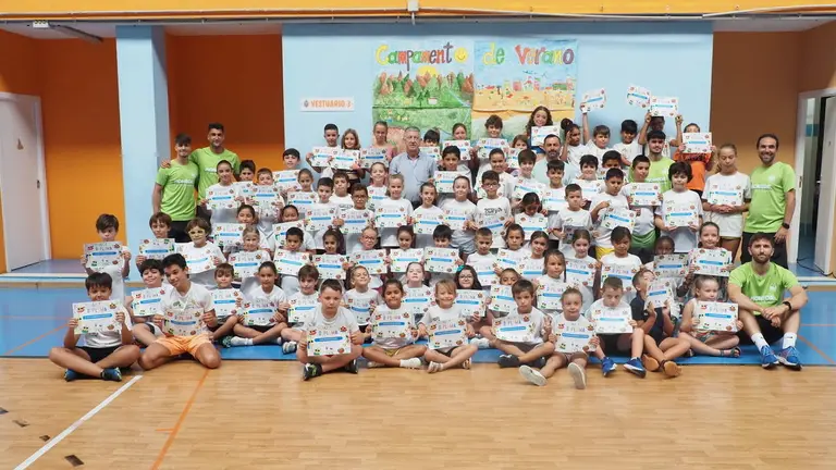 Entrega de diplomas presidida por el alcalde de Palos