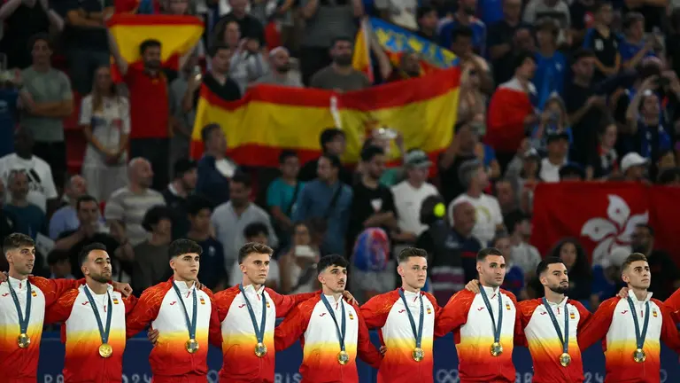 Fermín López con la medalla de oro.
