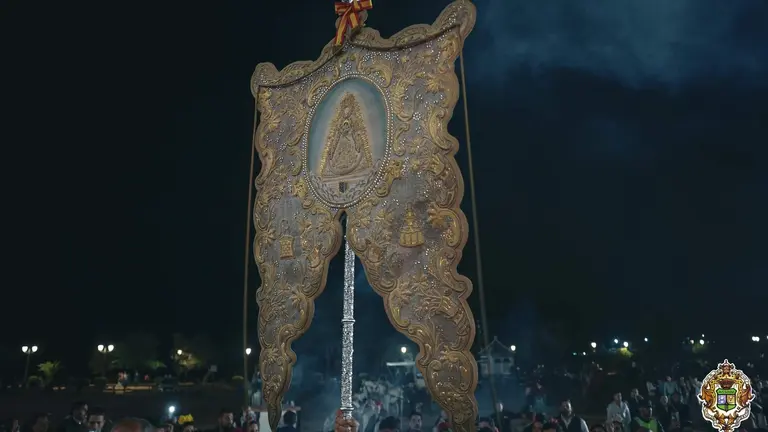 Simpecado de Almonte en el rosario del Roc&iacute;o 2024