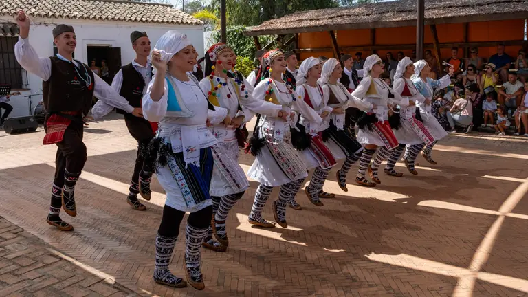 Actuación del Festival Villablanca en el Muelle de las Carabelas