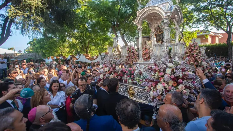 La Virgen Chiquita, arropada por sus devotos