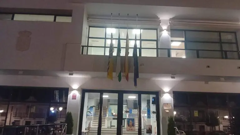 Banderas a media asta en se&ntilde;al de duelo en el Consistorio