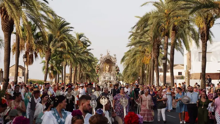 Palos arropa a su Virgen