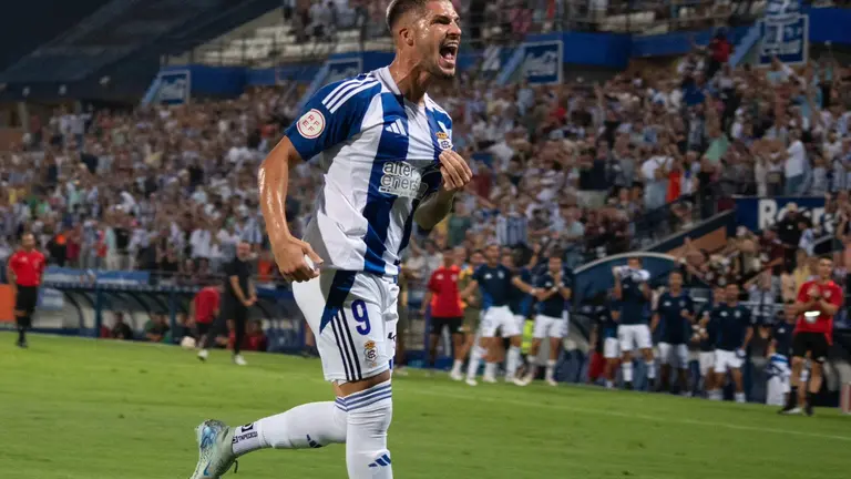 Caye Quintana celebra el gol del Recreativo.