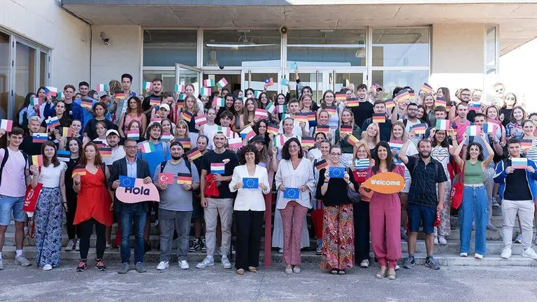 Foto de familia en la UHU