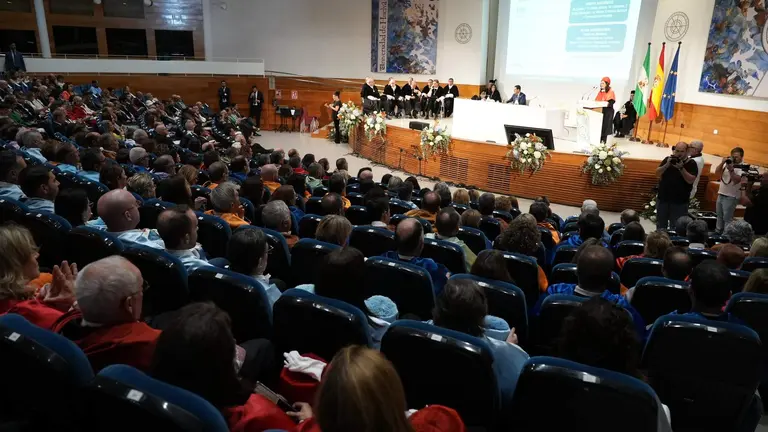 La Rectora se dirige a la comunidad universitaria