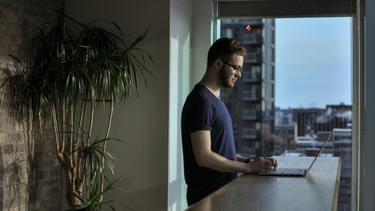 &iquest;C&oacute;mo est&aacute; afectando el auge del teletrabajo a la salud?