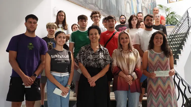 Acto de entrega de prestaciones sociales en Palos