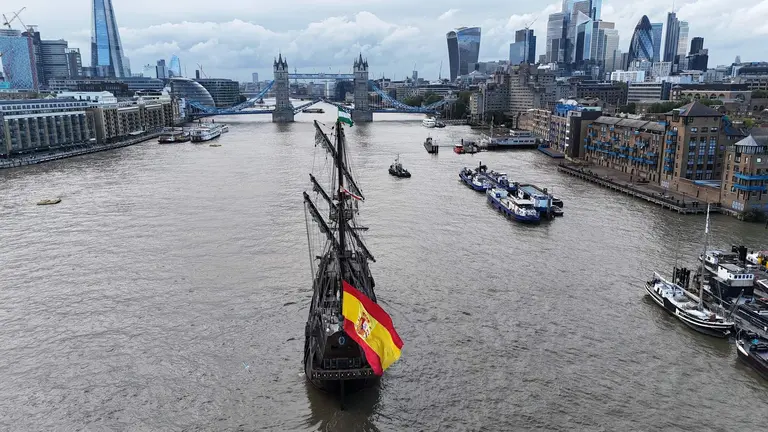 Galeón entrando en Londres