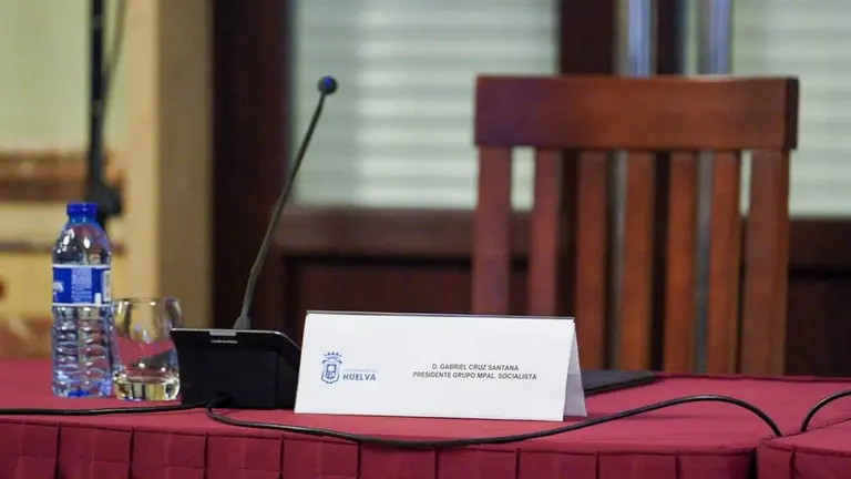 Escaño vacío de Gabriel Cruz en el pleno