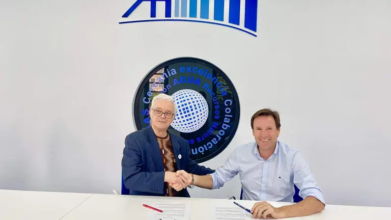 Firma convenio Aguas de Huelva con TAU