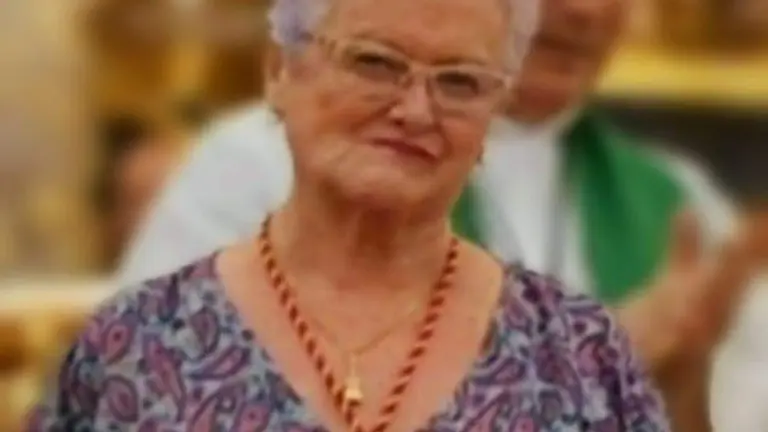 Ana en su reconocimiento por la hermandad - copia