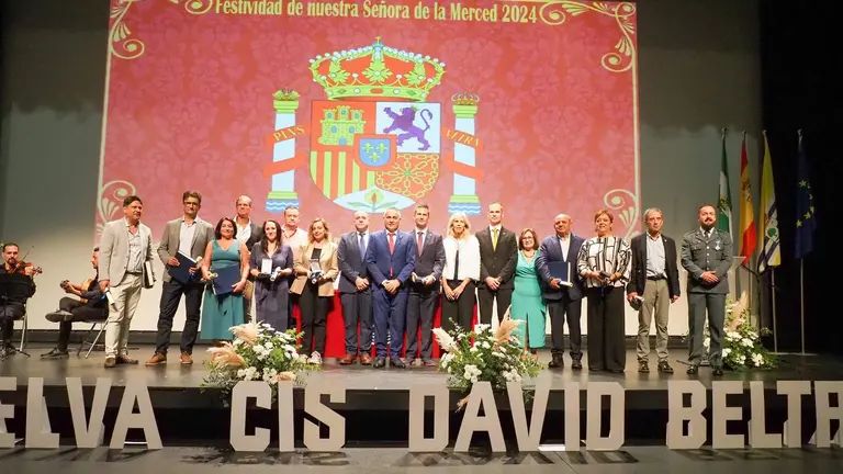 Foto de familia en el acto celebrado en Isla Cristina
