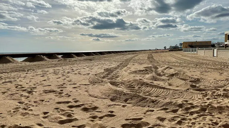Obras de regeneraci&oacute;n en la playa de La Antilla