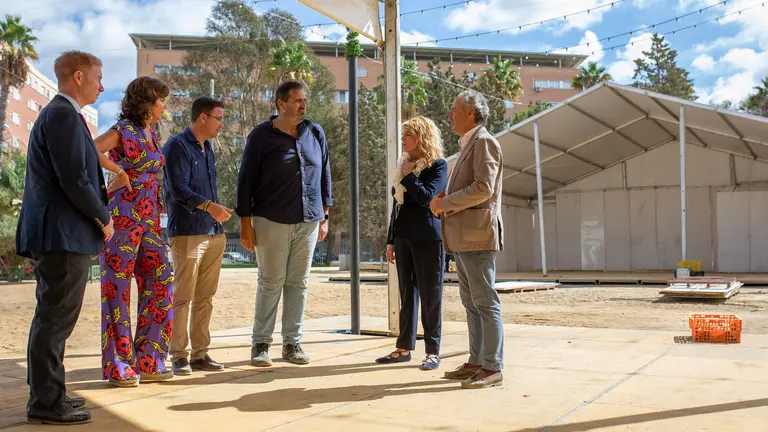 Revisión del Recinto Feria Otoño en el parque alcalde Juan Ceada (Parque de Zafra)