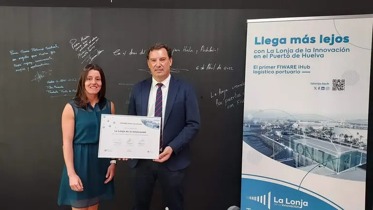 Alberto Santana recoge el galardón Lonja Innovación al Puerto de Huelva