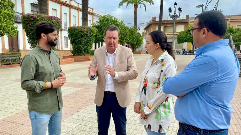 Manuel Andrés González, en el centro