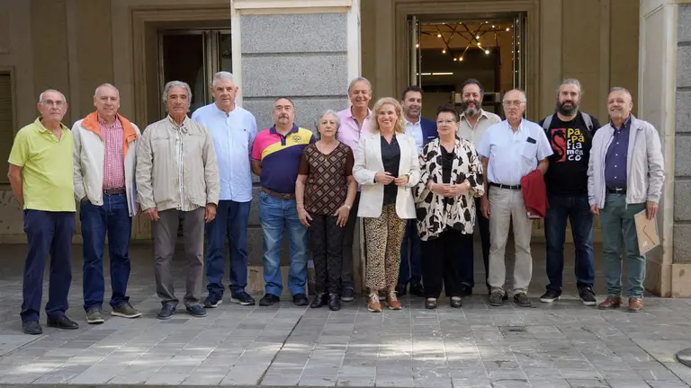 Foto de familia en la presentaci&oacute;n del esperado circuito flamenco