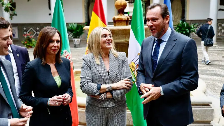 Oscar Puente, en Granada junto a la consejera Rocío Díaz y Marifrán Carazo