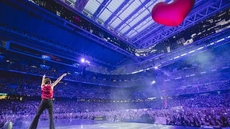 Manuel Carrasco, en el Bernabeu
