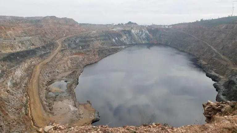 Corta inundada de las Minas de Tharsis