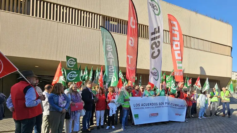 Protesta ante el centro de salud de Isla Chica