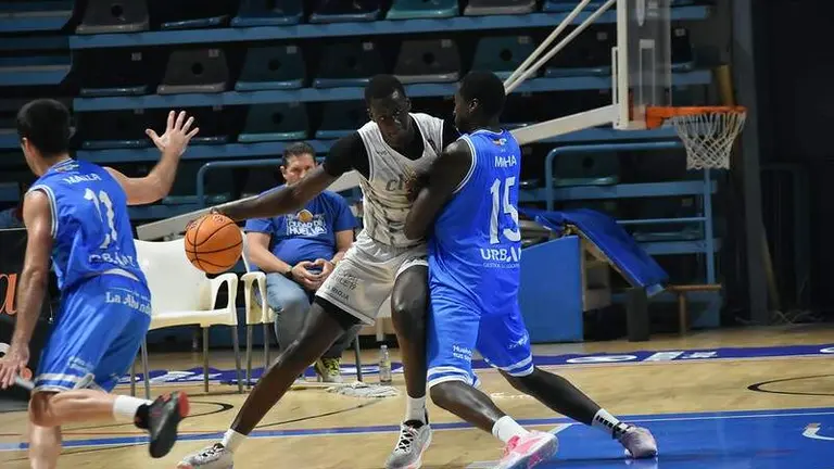Moha defiende una acción interior del Clavijo.