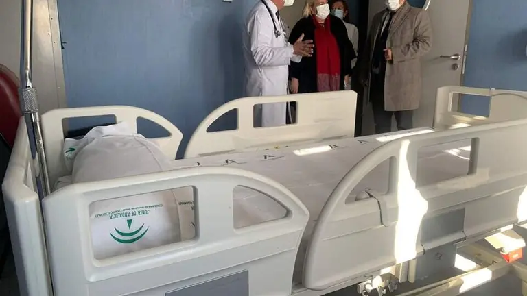 Delegada del SAS en Huelva en una visita hospitalaria