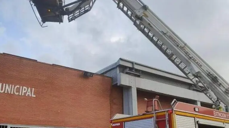 Efectivos del Consorcio trabajando en Isla Cristina