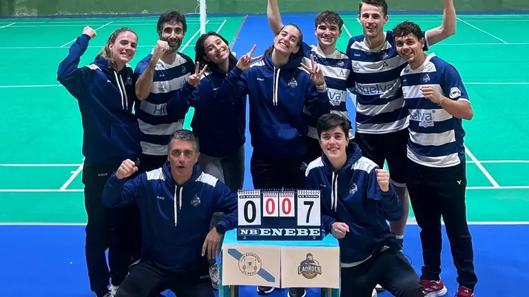 El CB IES La Orden tras ganar hoy en Pontevedra.